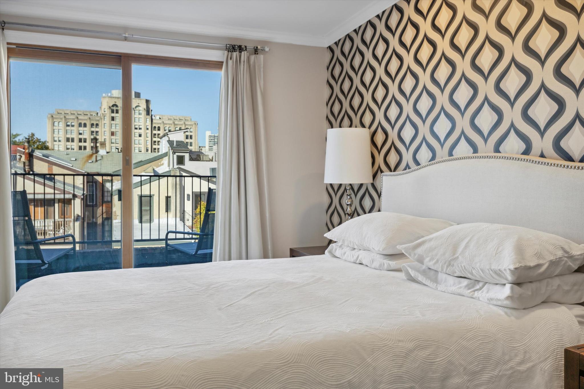 LOGAN SQUARE - Residential