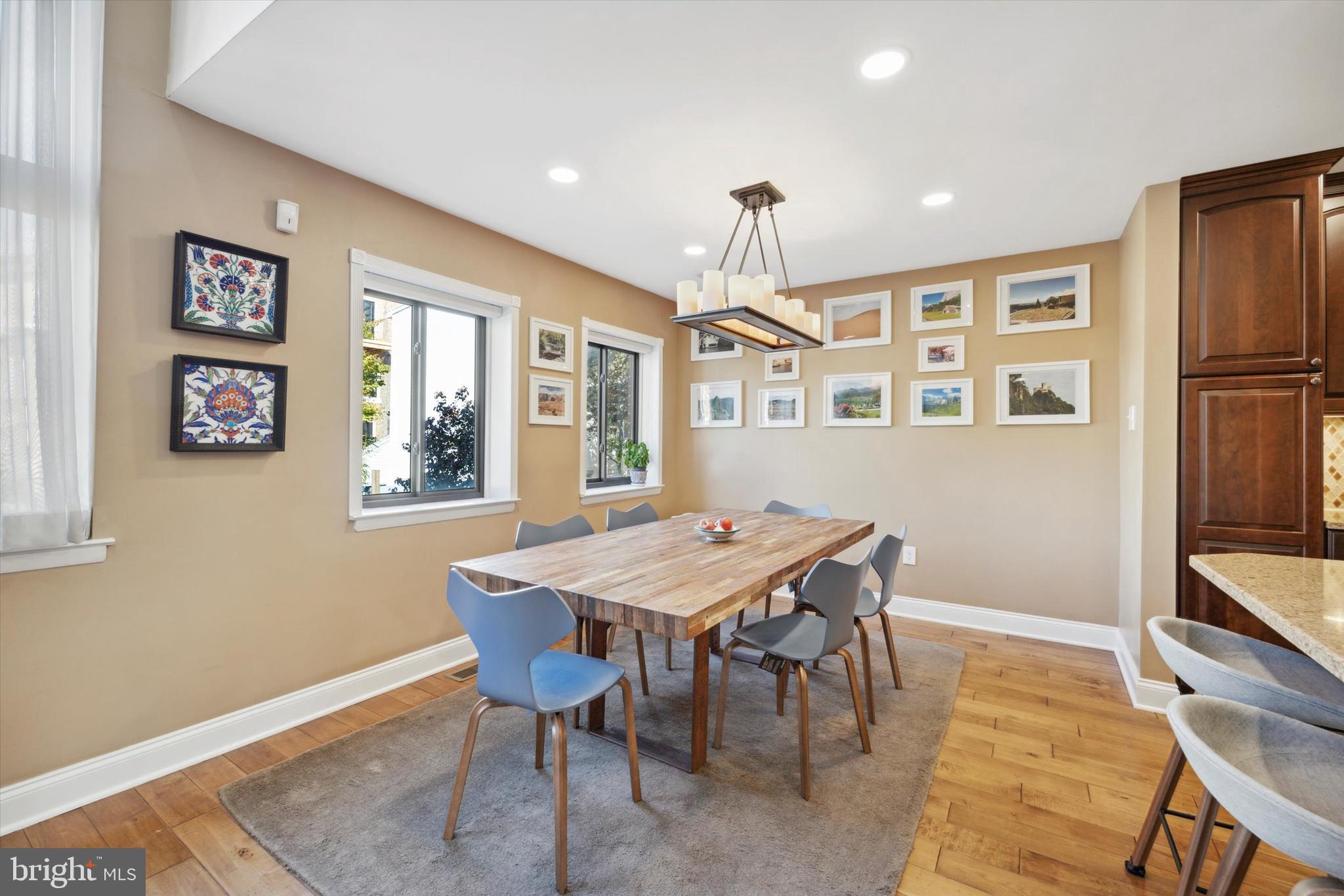 LOGAN SQUARE - Residential