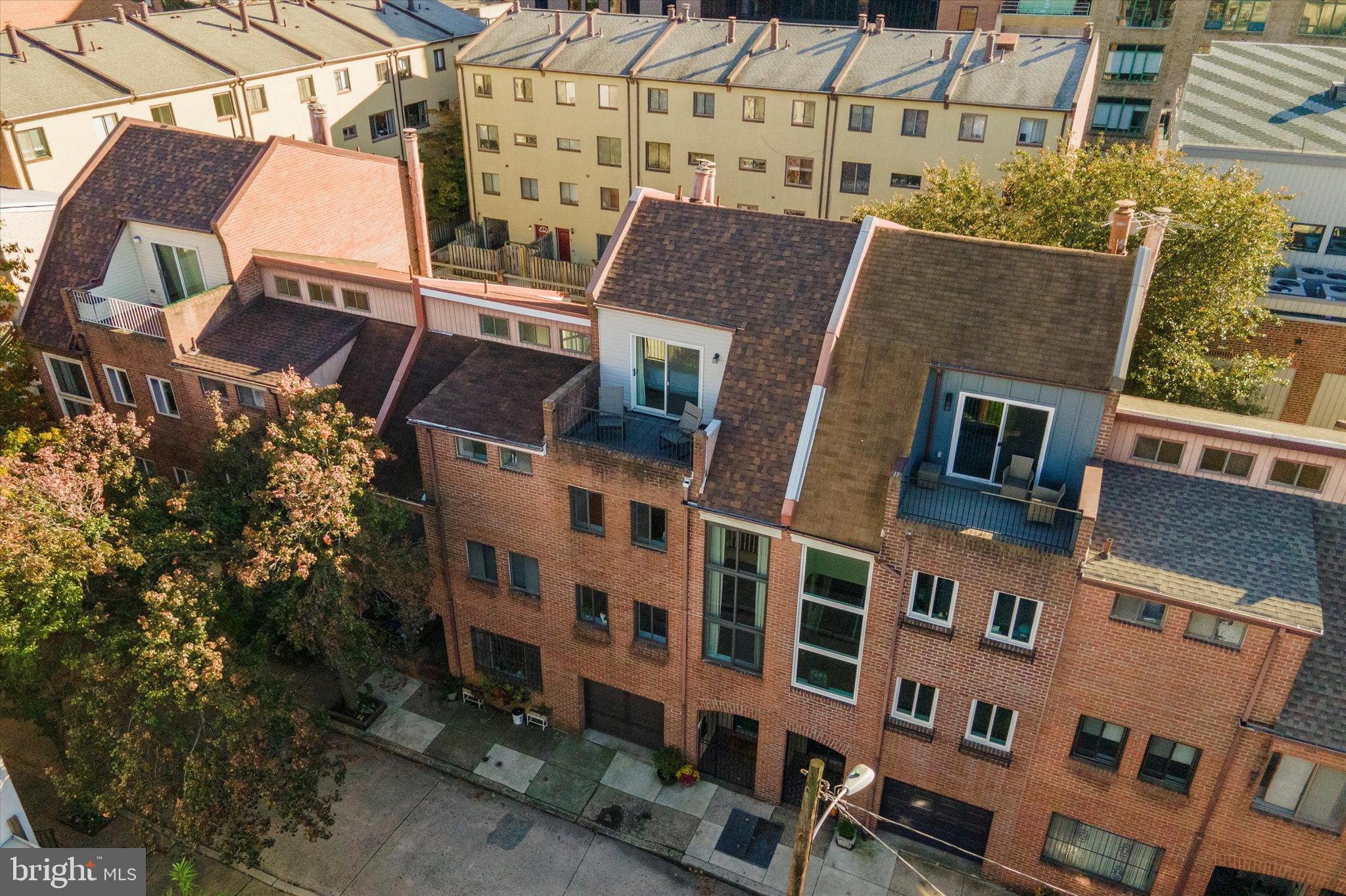 LOGAN SQUARE - Residential