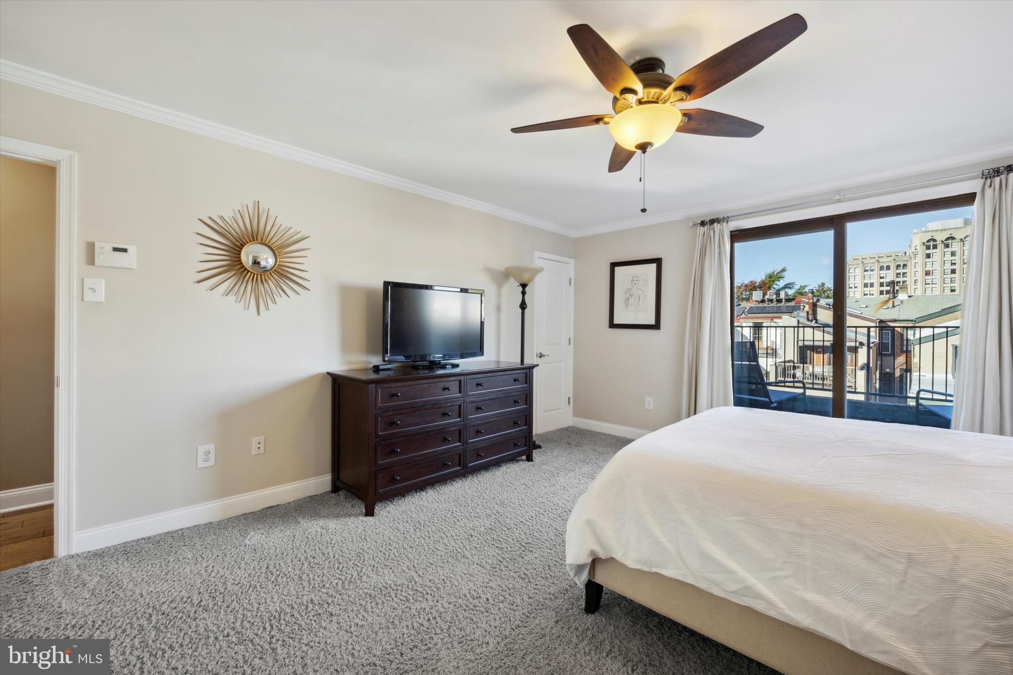 LOGAN SQUARE - Residential