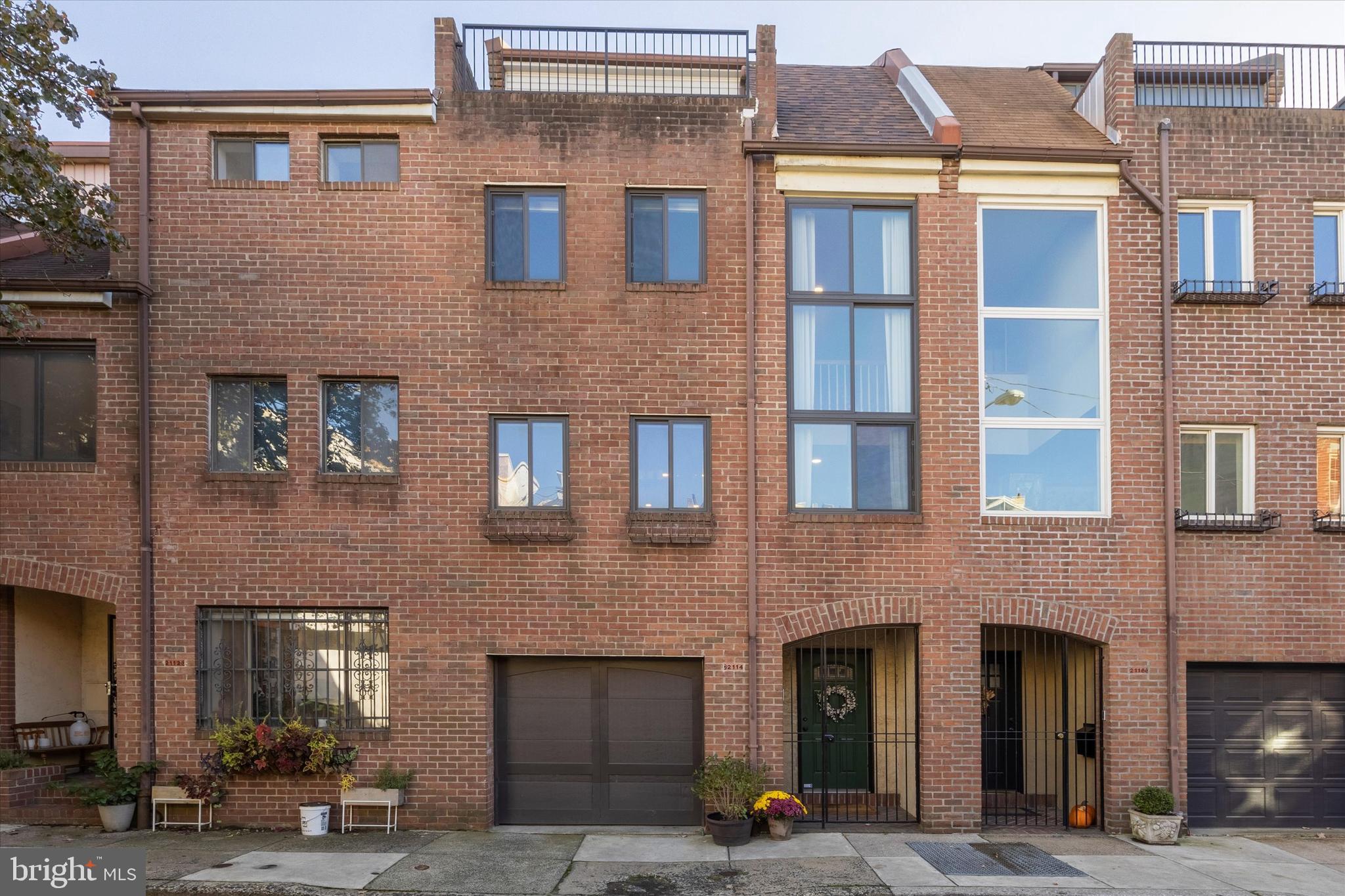 LOGAN SQUARE - Residential
