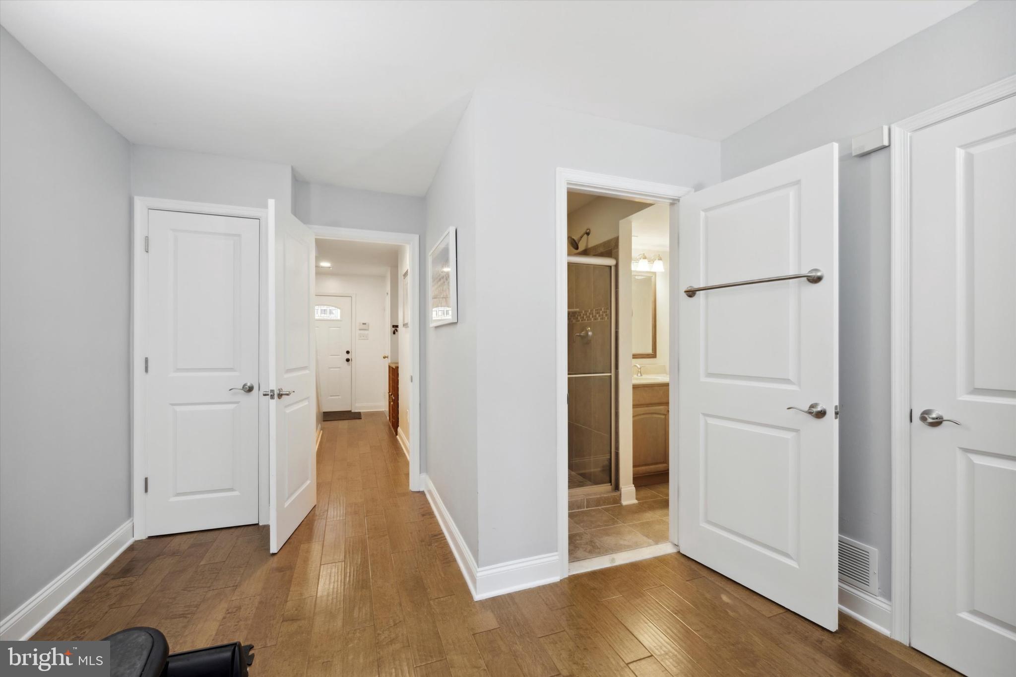 LOGAN SQUARE - Residential
