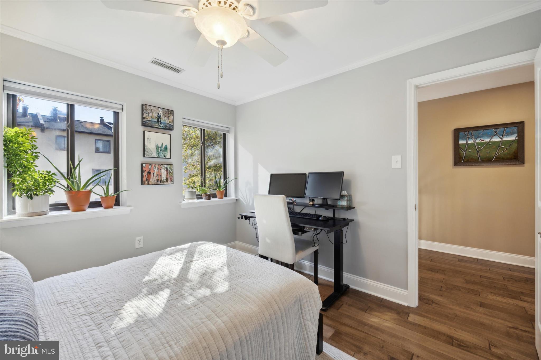 LOGAN SQUARE - Residential