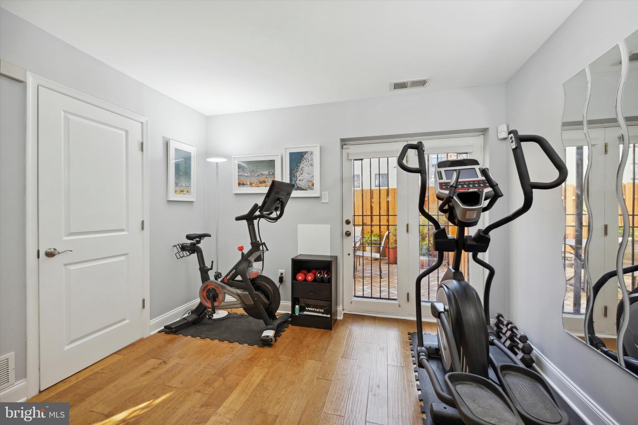 LOGAN SQUARE - Residential