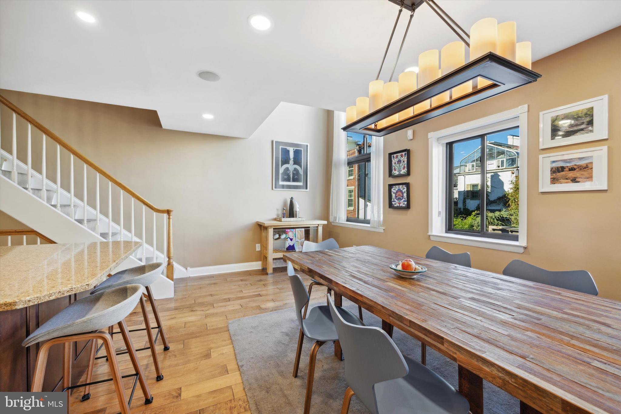 LOGAN SQUARE - Residential