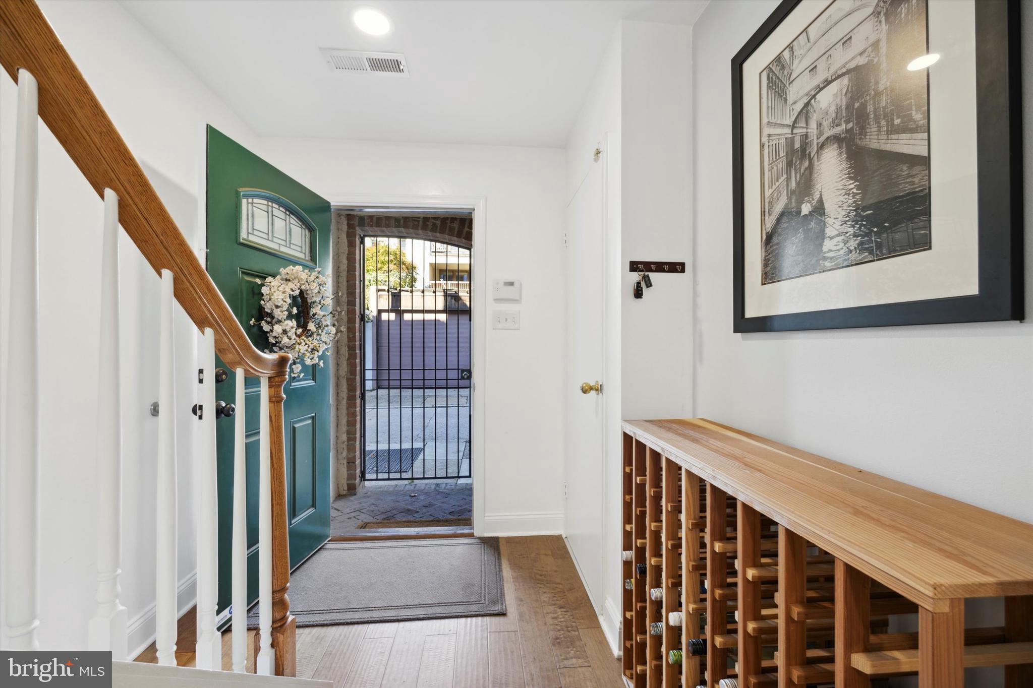 LOGAN SQUARE - Residential