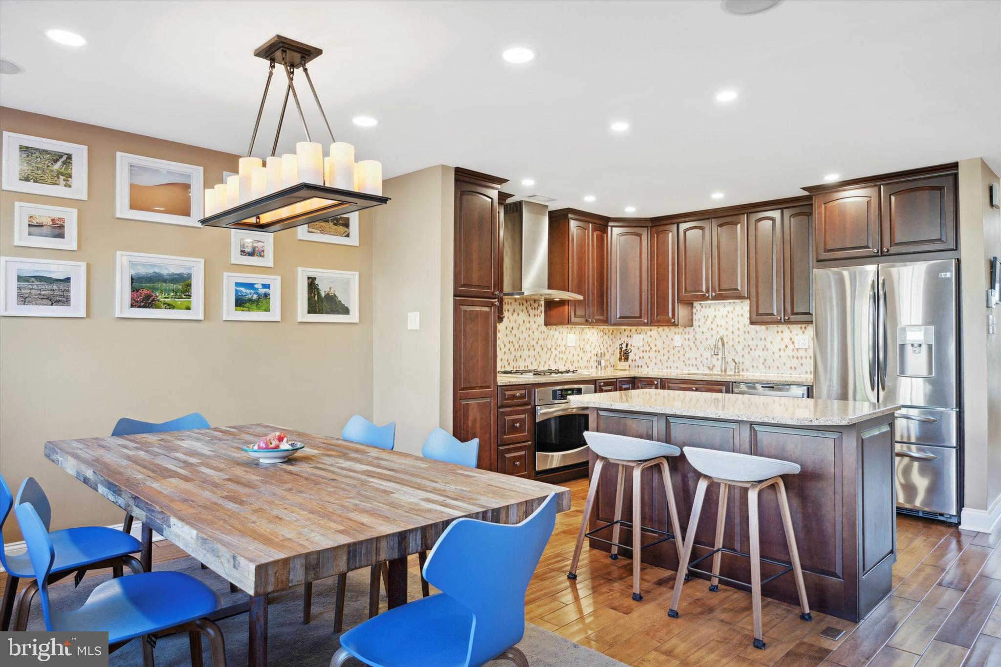 LOGAN SQUARE - Residential