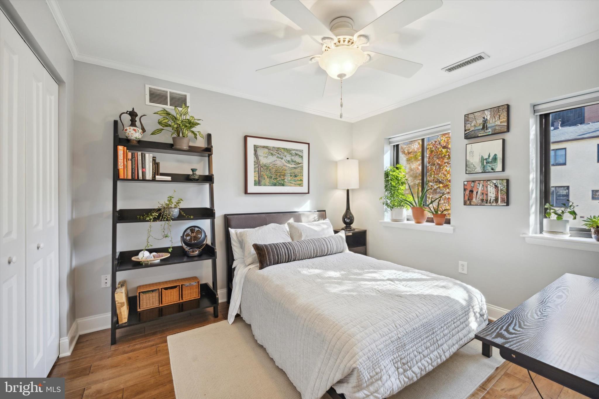 LOGAN SQUARE - Residential