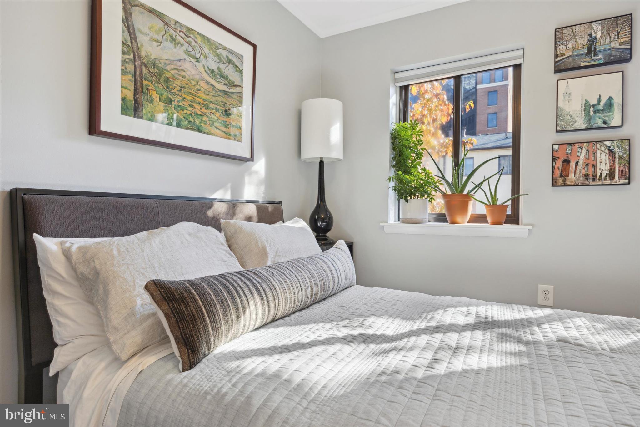 LOGAN SQUARE - Residential