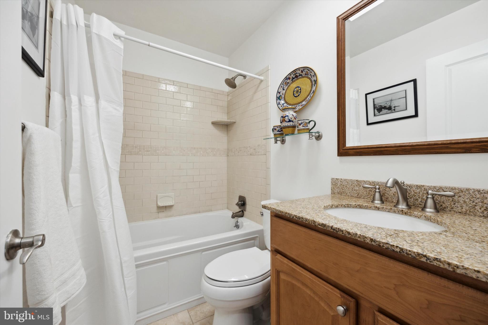 LOGAN SQUARE - Residential