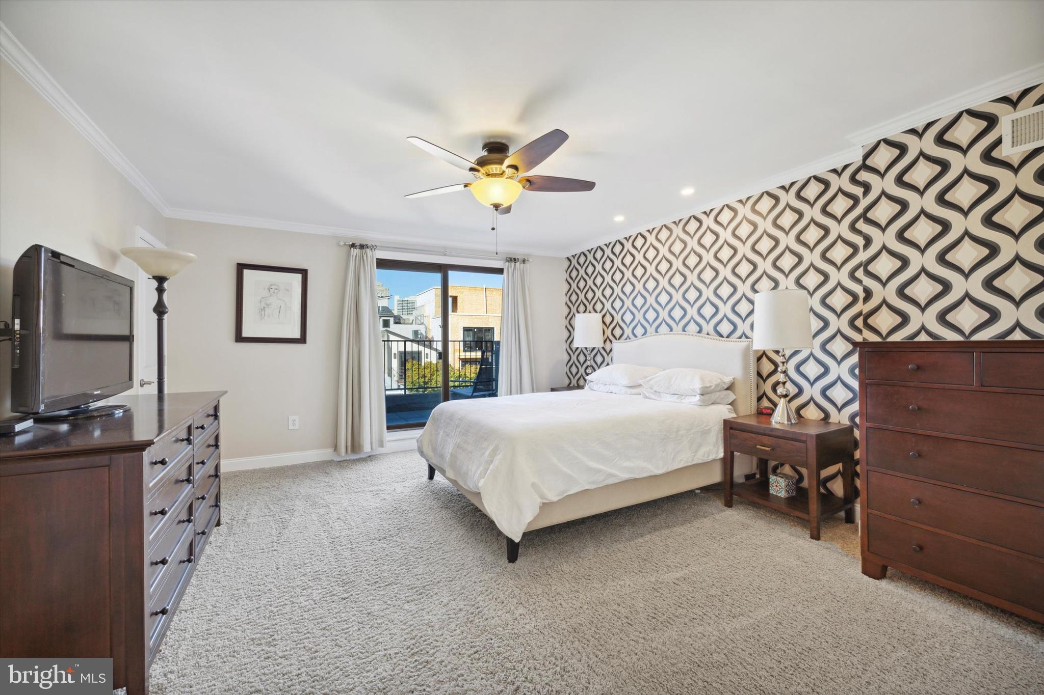 LOGAN SQUARE - Residential