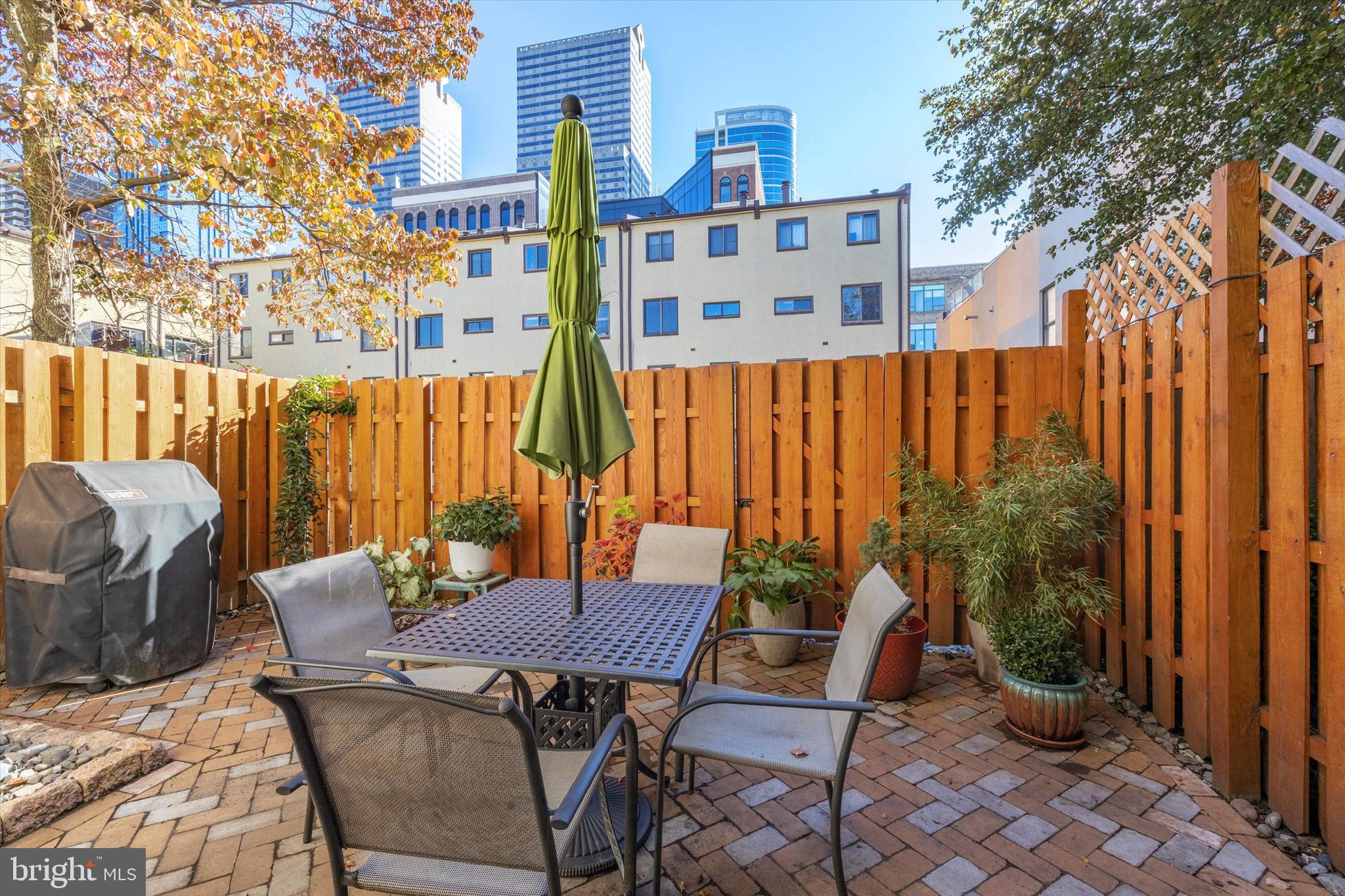 LOGAN SQUARE - Residential