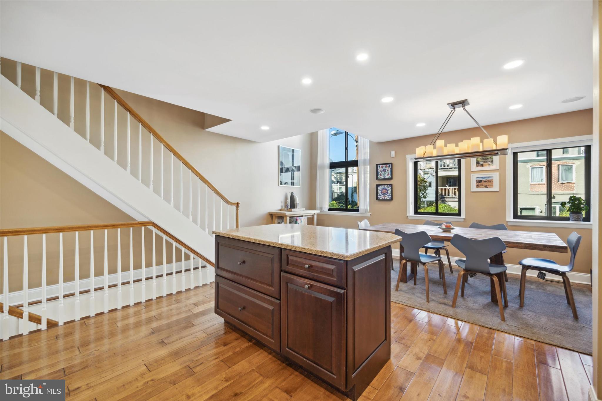 LOGAN SQUARE - Residential