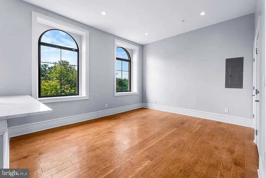 1100 W LAFAYETTE AVENUE 5