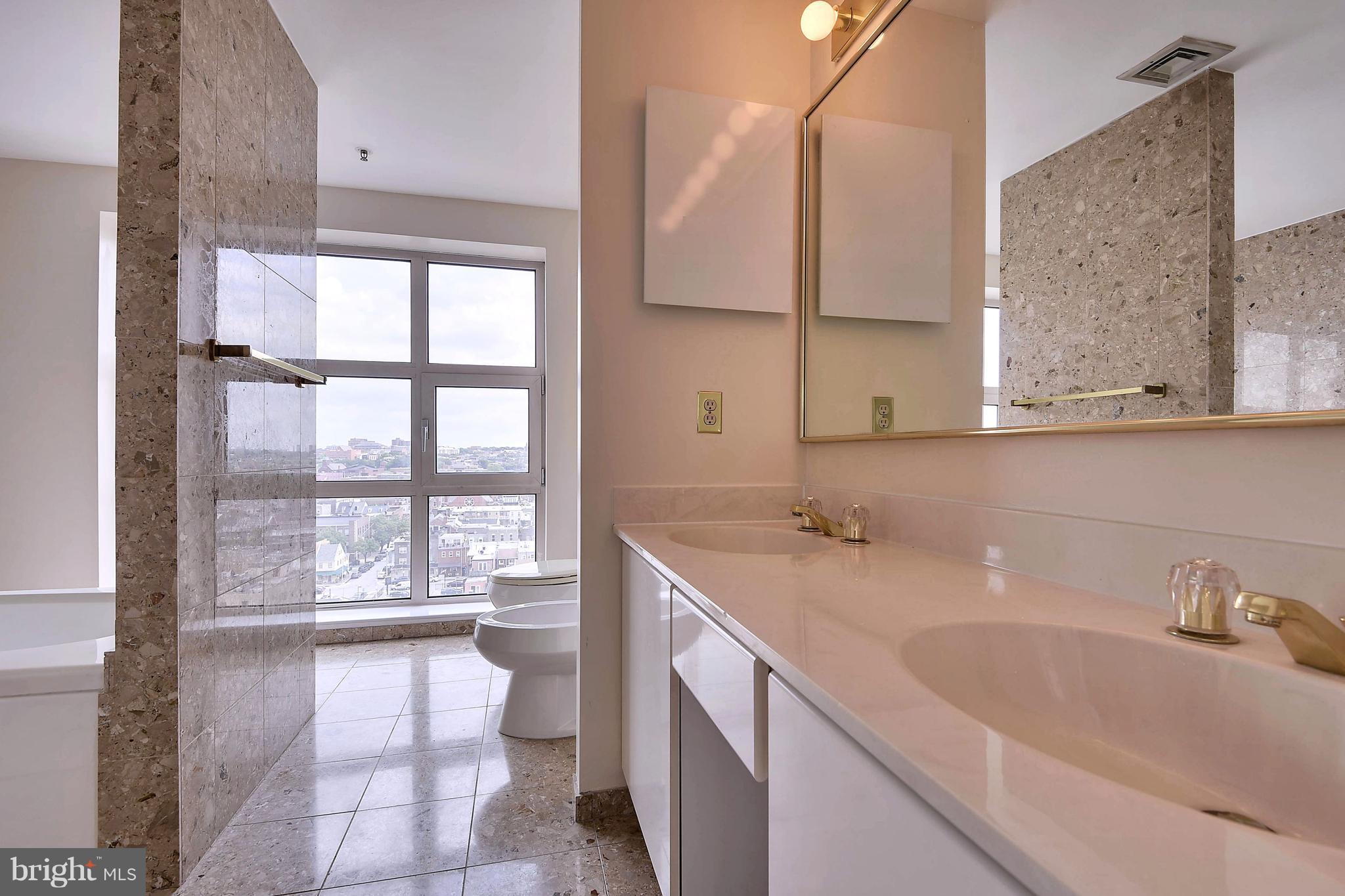 HARBOR EAST - Residential