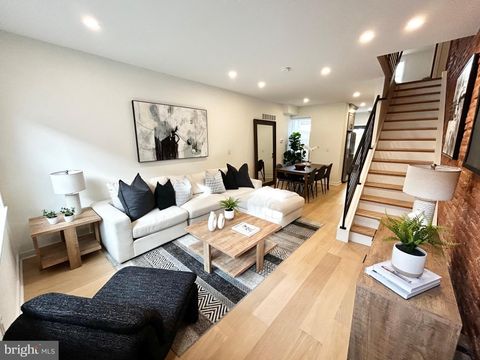 Townhouse For Sale - 829 N Bucknell Street<br/> PHILADELPHIA, PA 19130