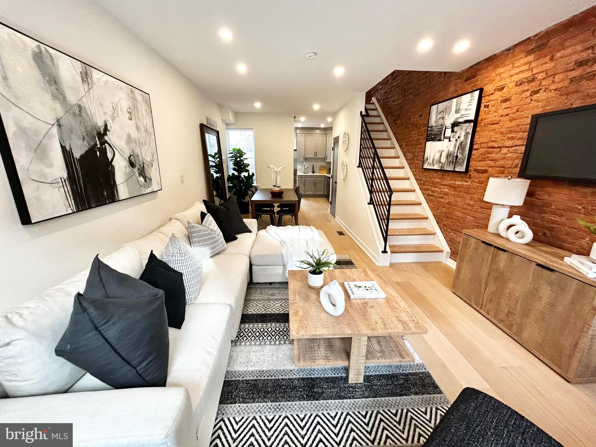 829 N BUCKNELL STREET