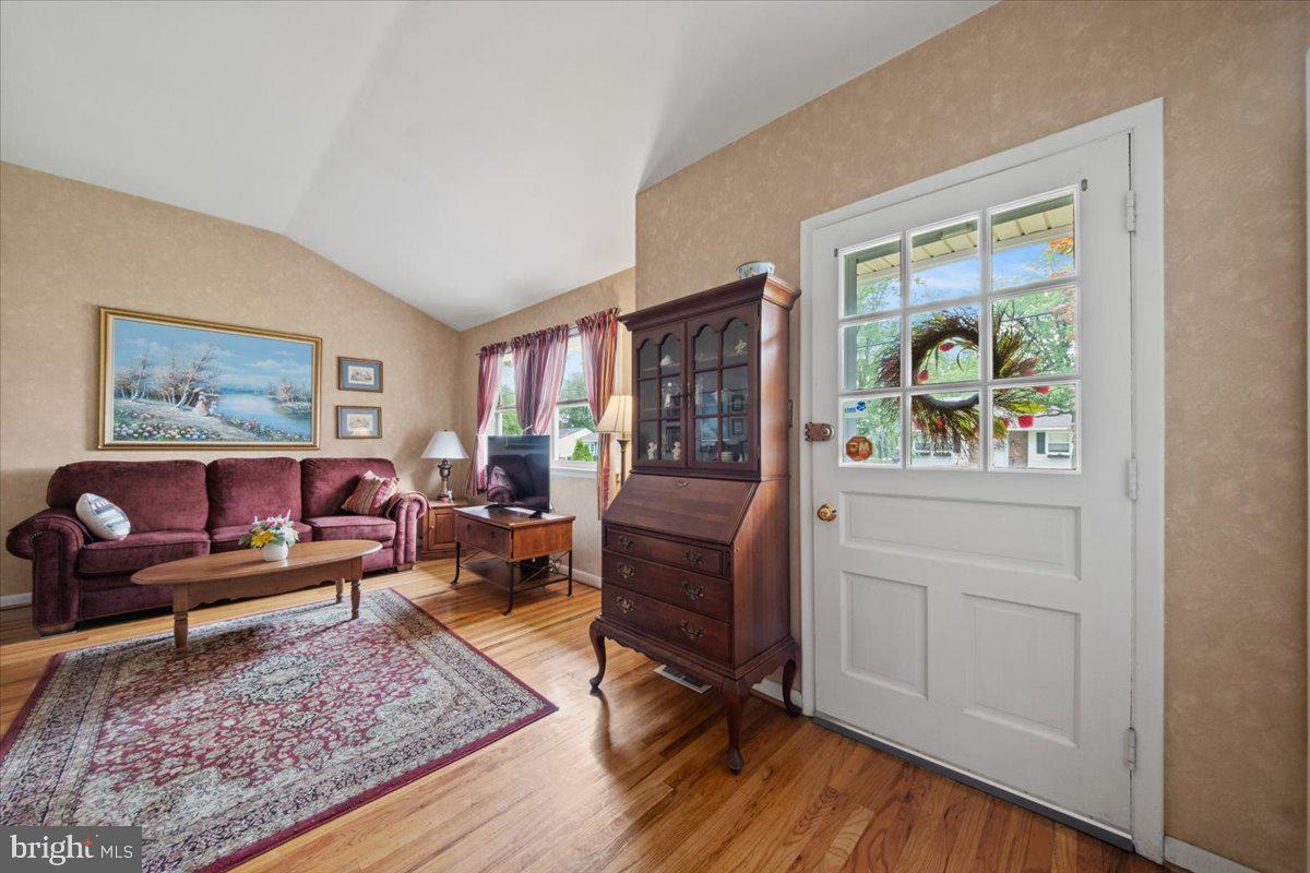 29 E MAPLE AVENUE