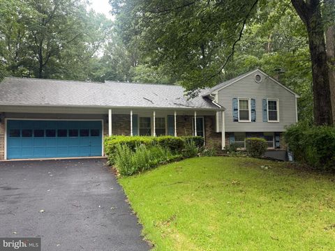 Photo of 12200 Breckinridge Lane, WOODBRIDGE, VA 22192 (MLS # VAPW2123636)