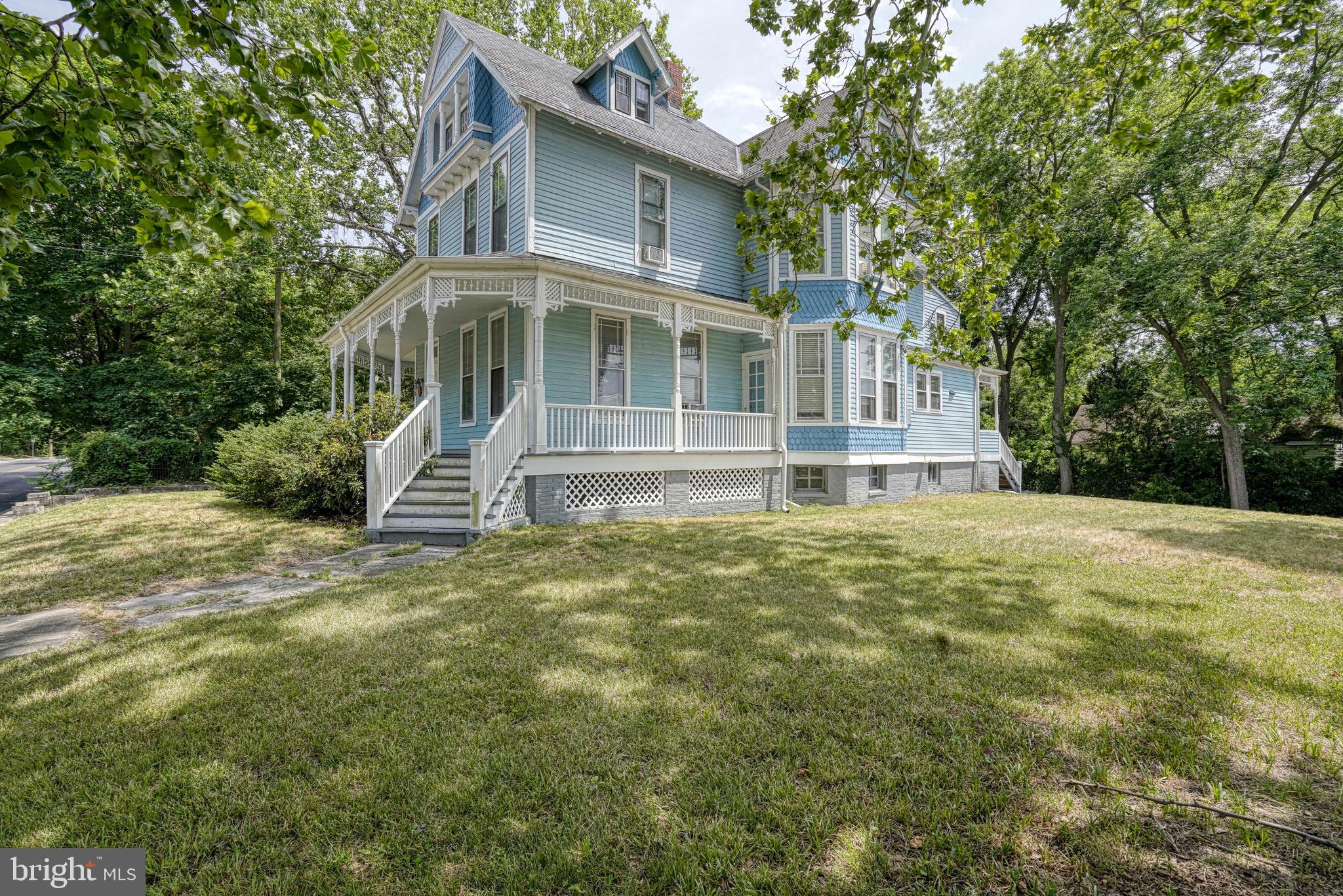 208 W ISABELLA STREET