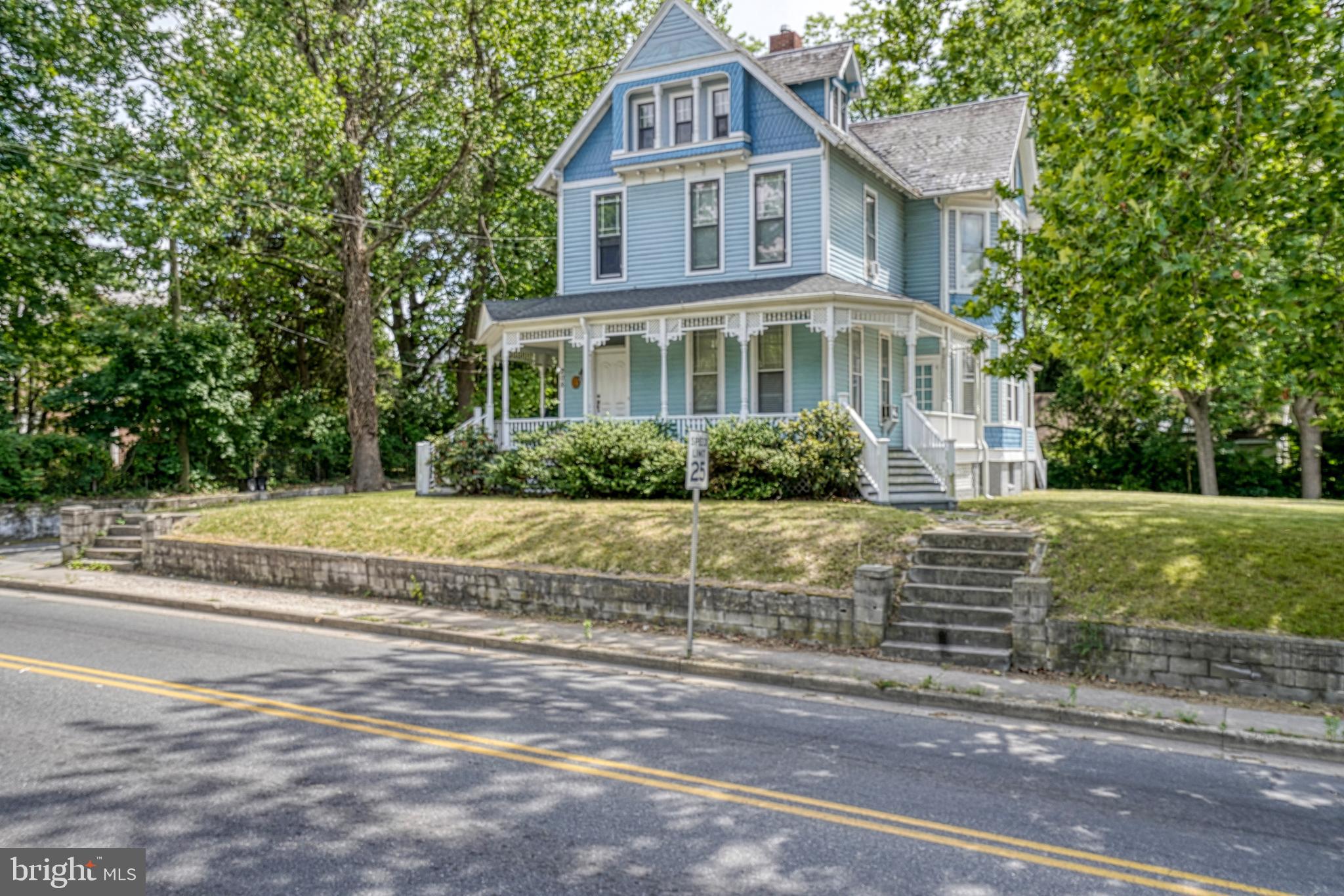208 W ISABELLA STREET