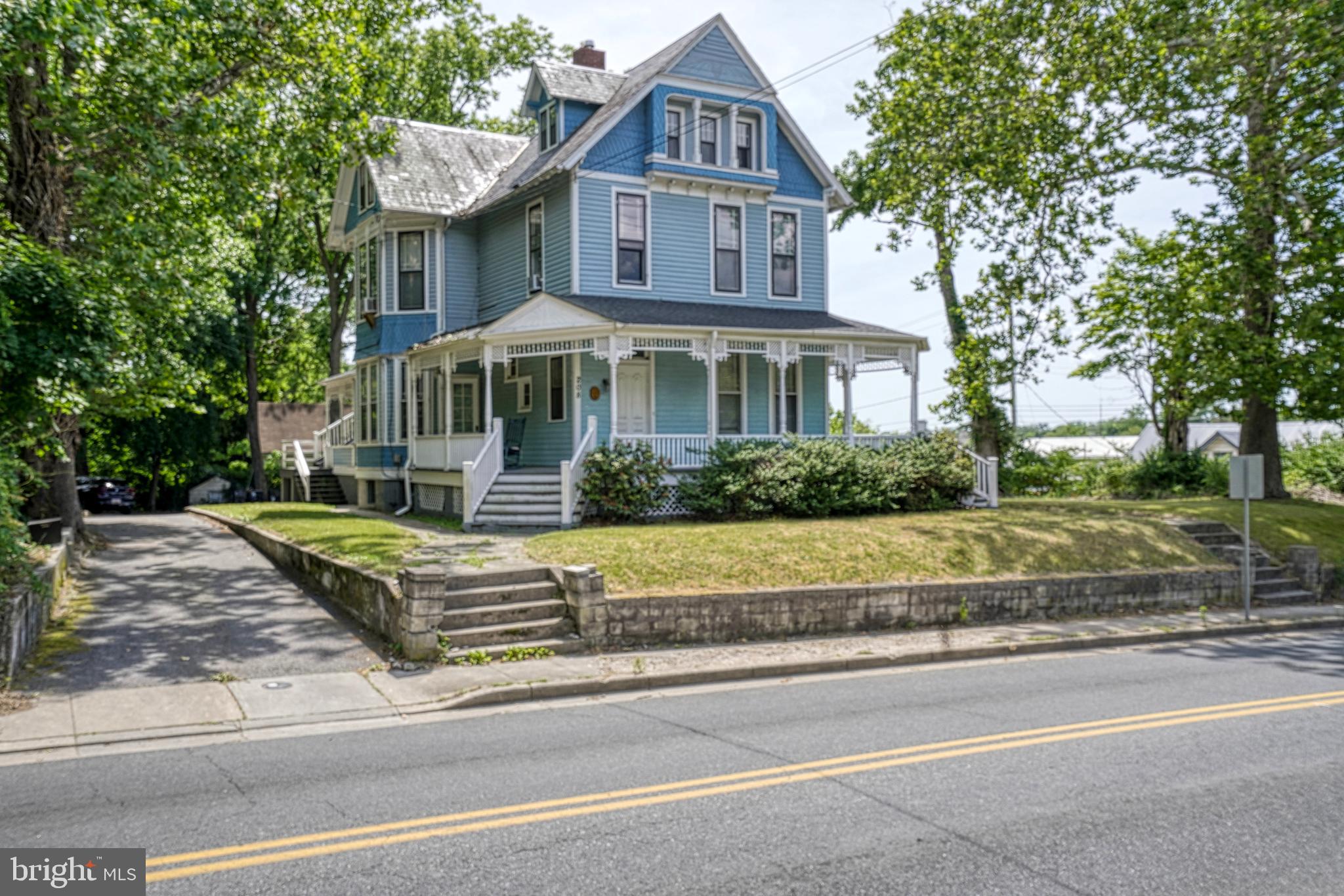 208 W ISABELLA STREET