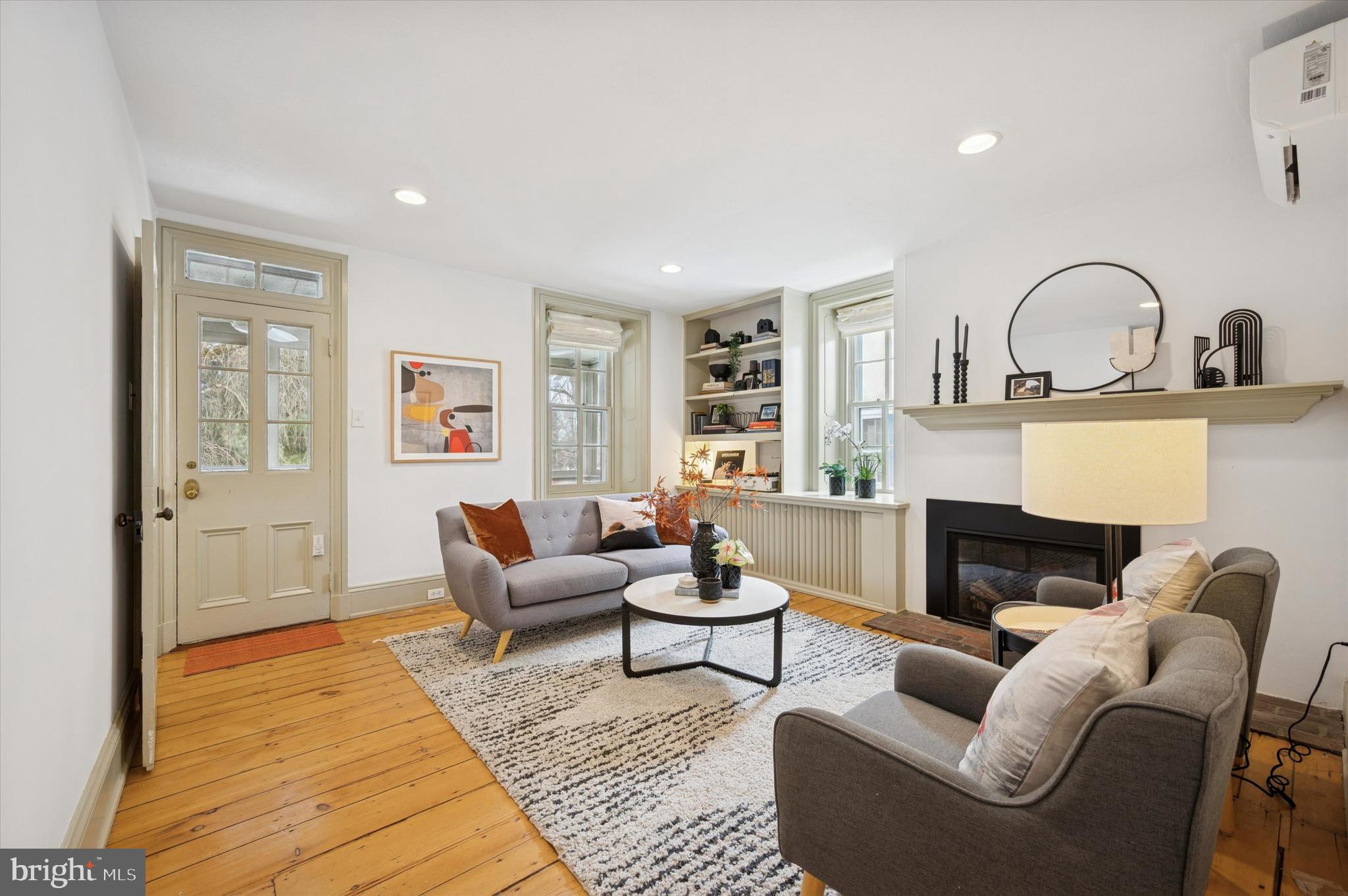 CHESTNUT HILL - Residential