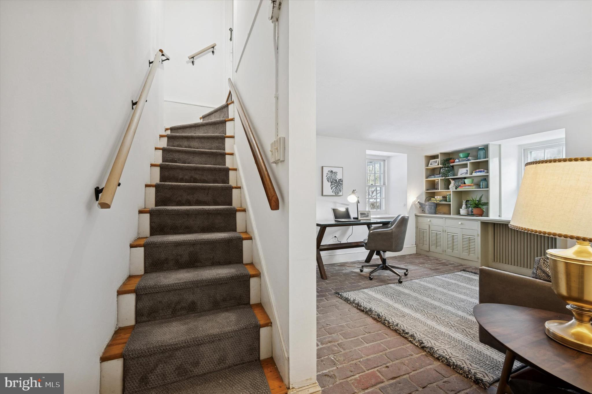 CHESTNUT HILL - Residential