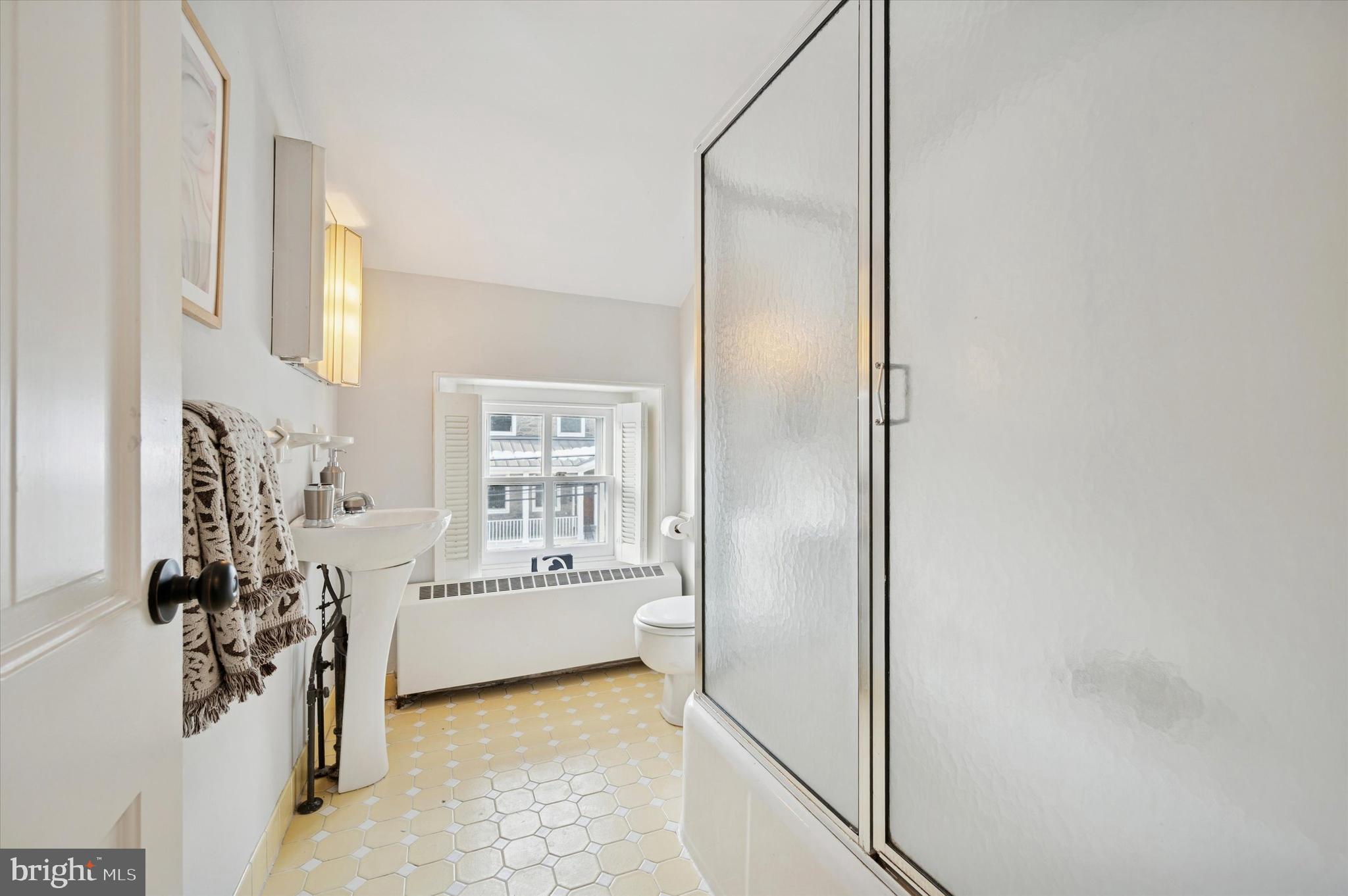 CHESTNUT HILL - Residential