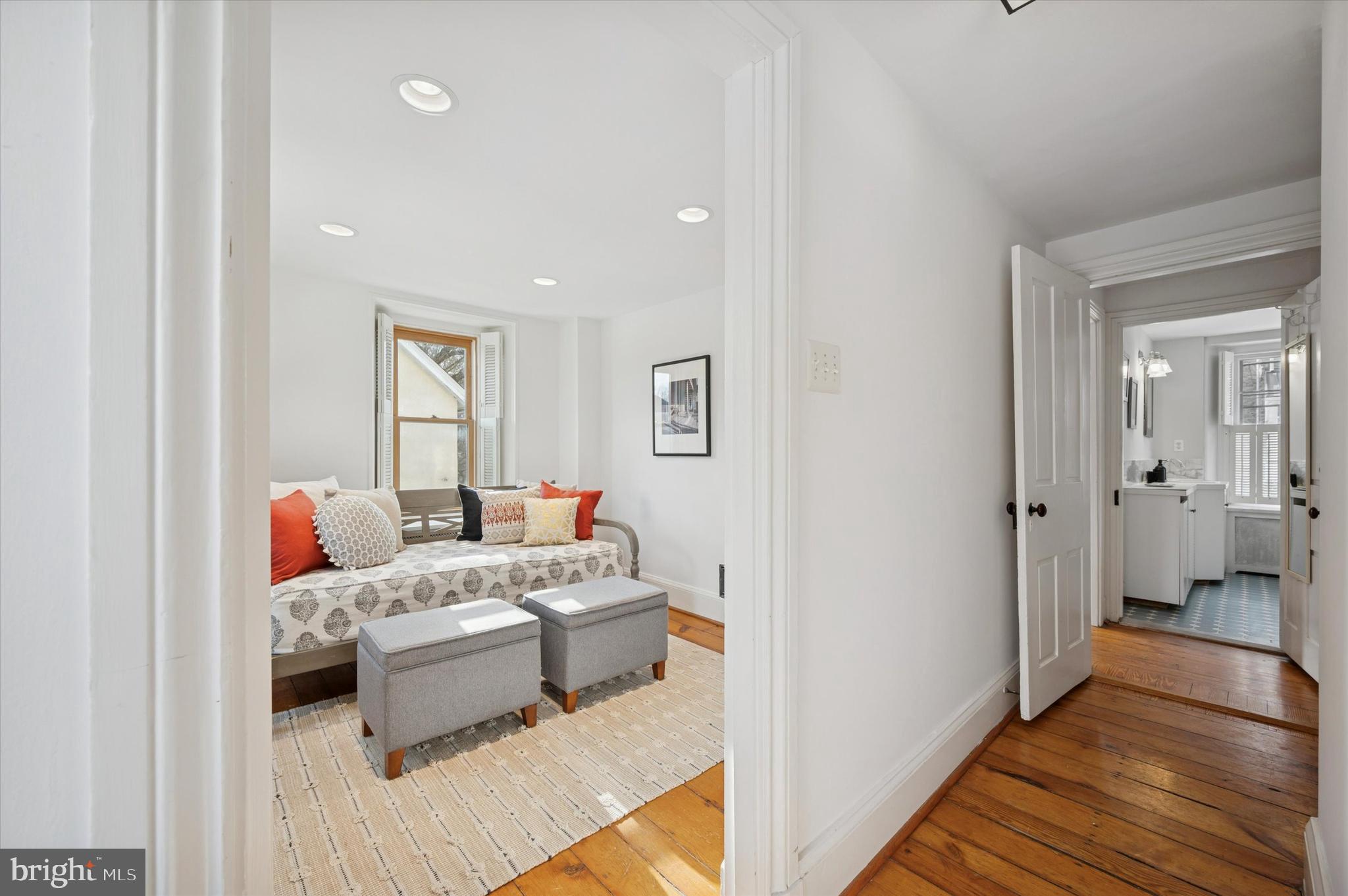 CHESTNUT HILL - Residential