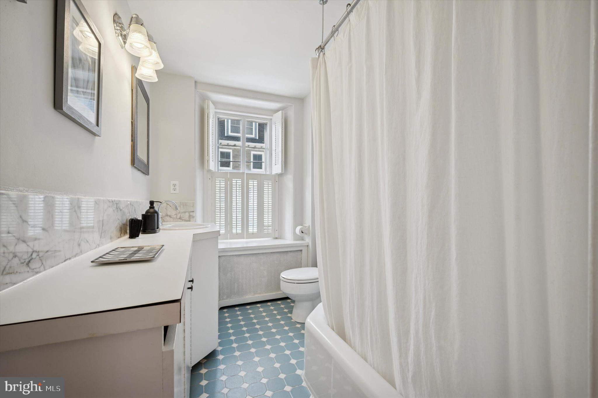 CHESTNUT HILL - Residential