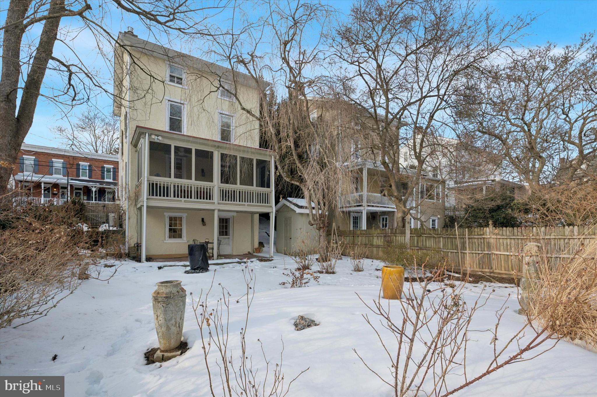 CHESTNUT HILL - Residential