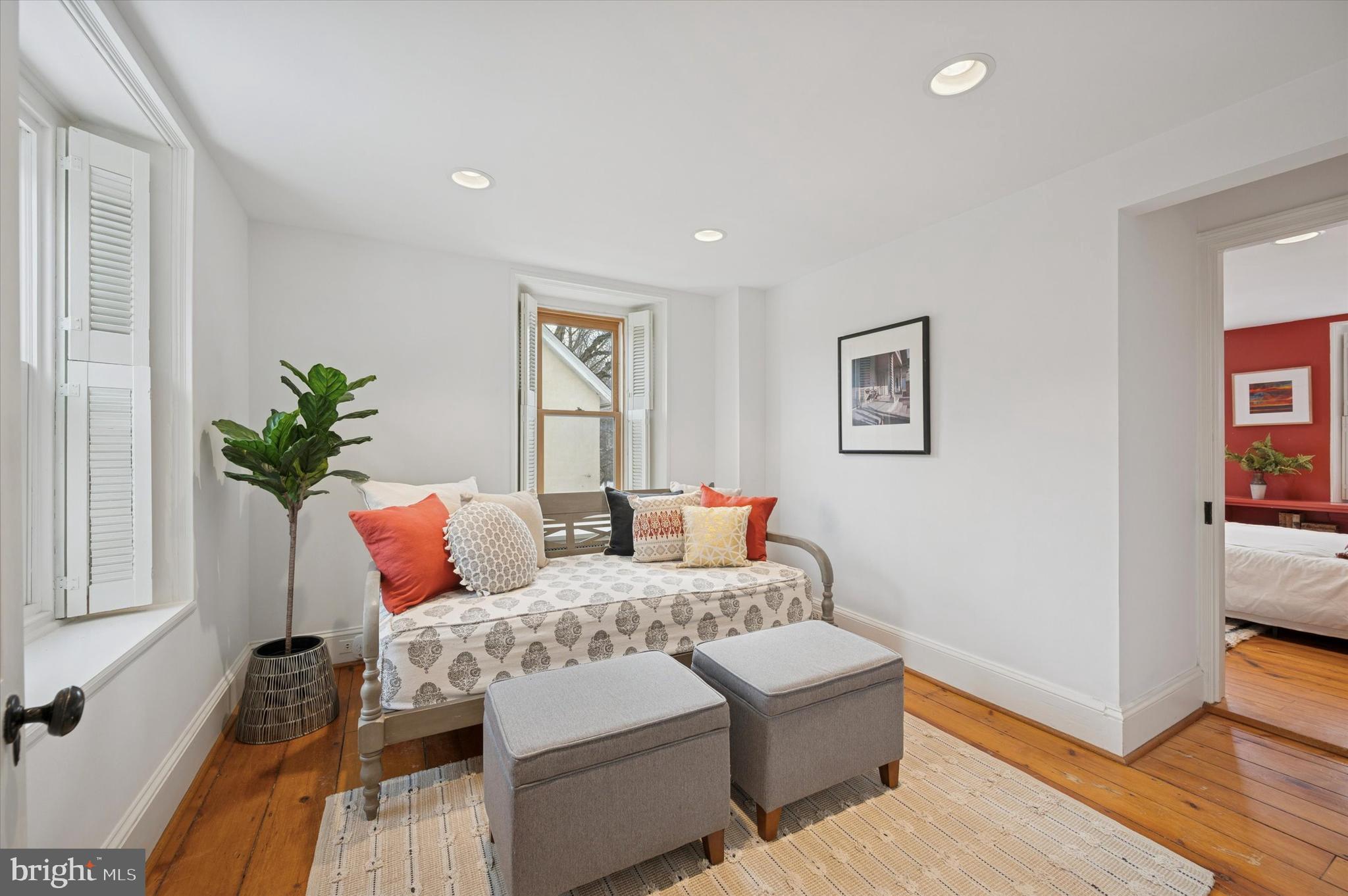 CHESTNUT HILL - Residential