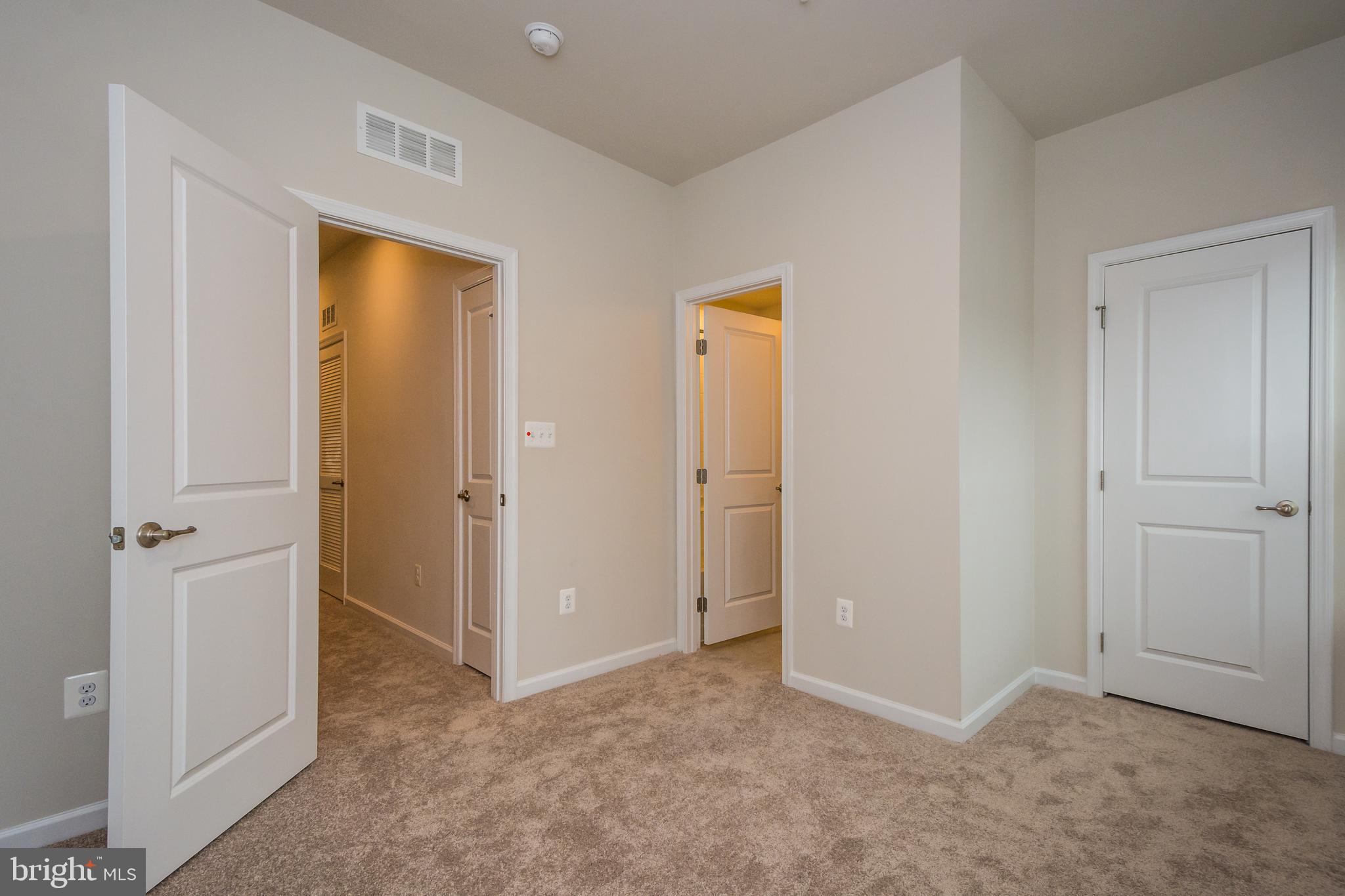 OLDHAM CROSSING - Residential Lease