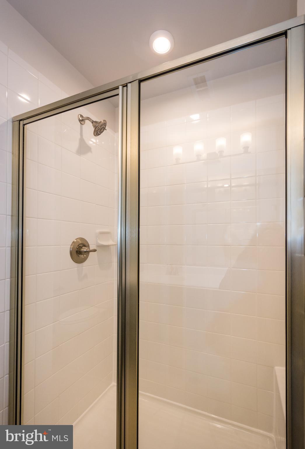 OLDHAM CROSSING - Residential Lease