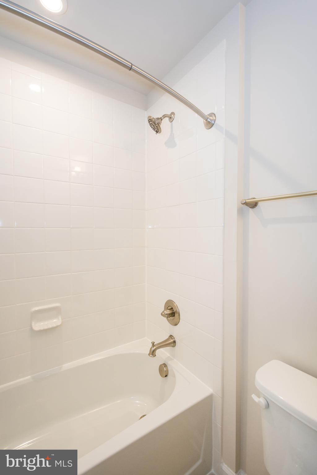 OLDHAM CROSSING - Residential Lease