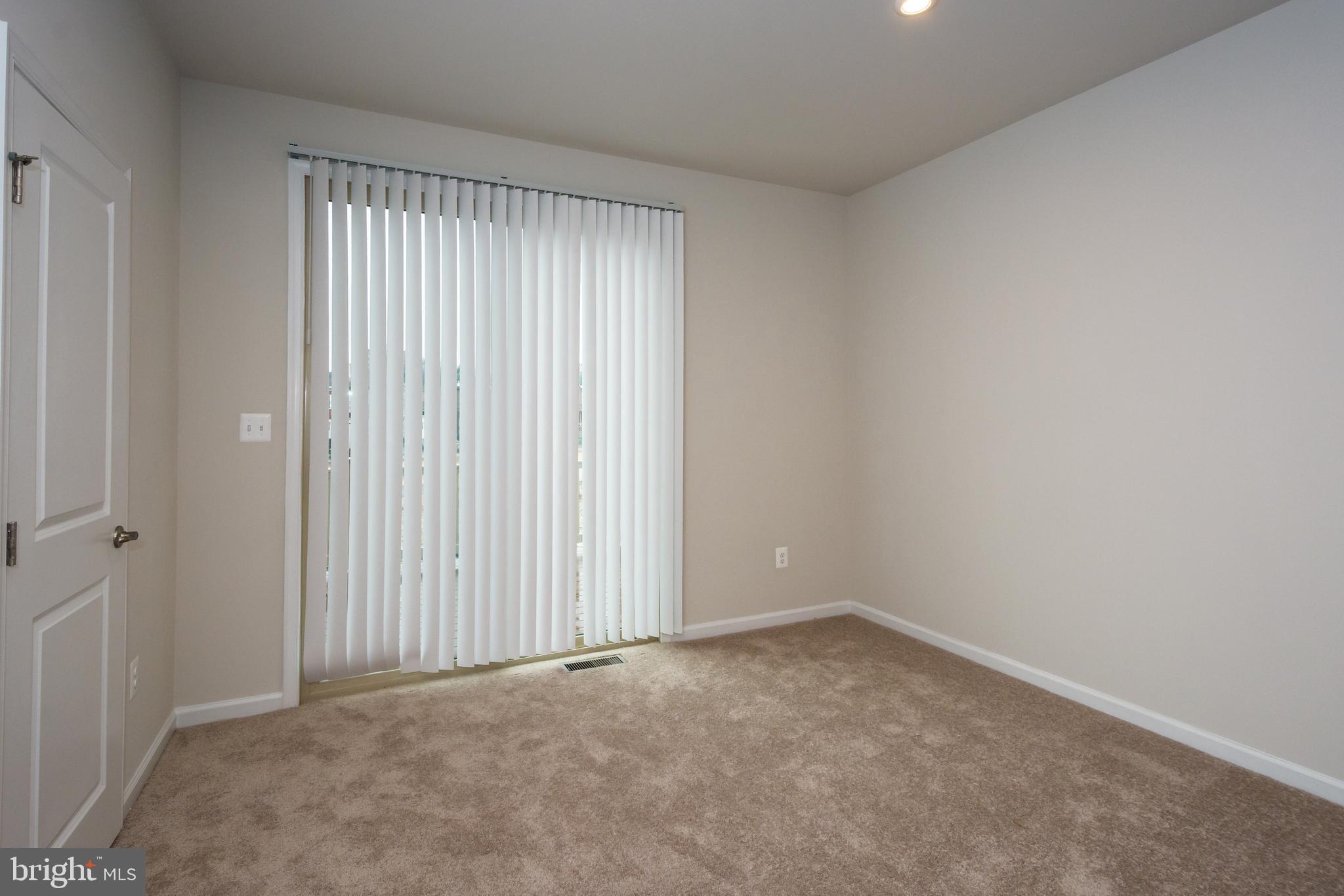 OLDHAM CROSSING - Residential Lease