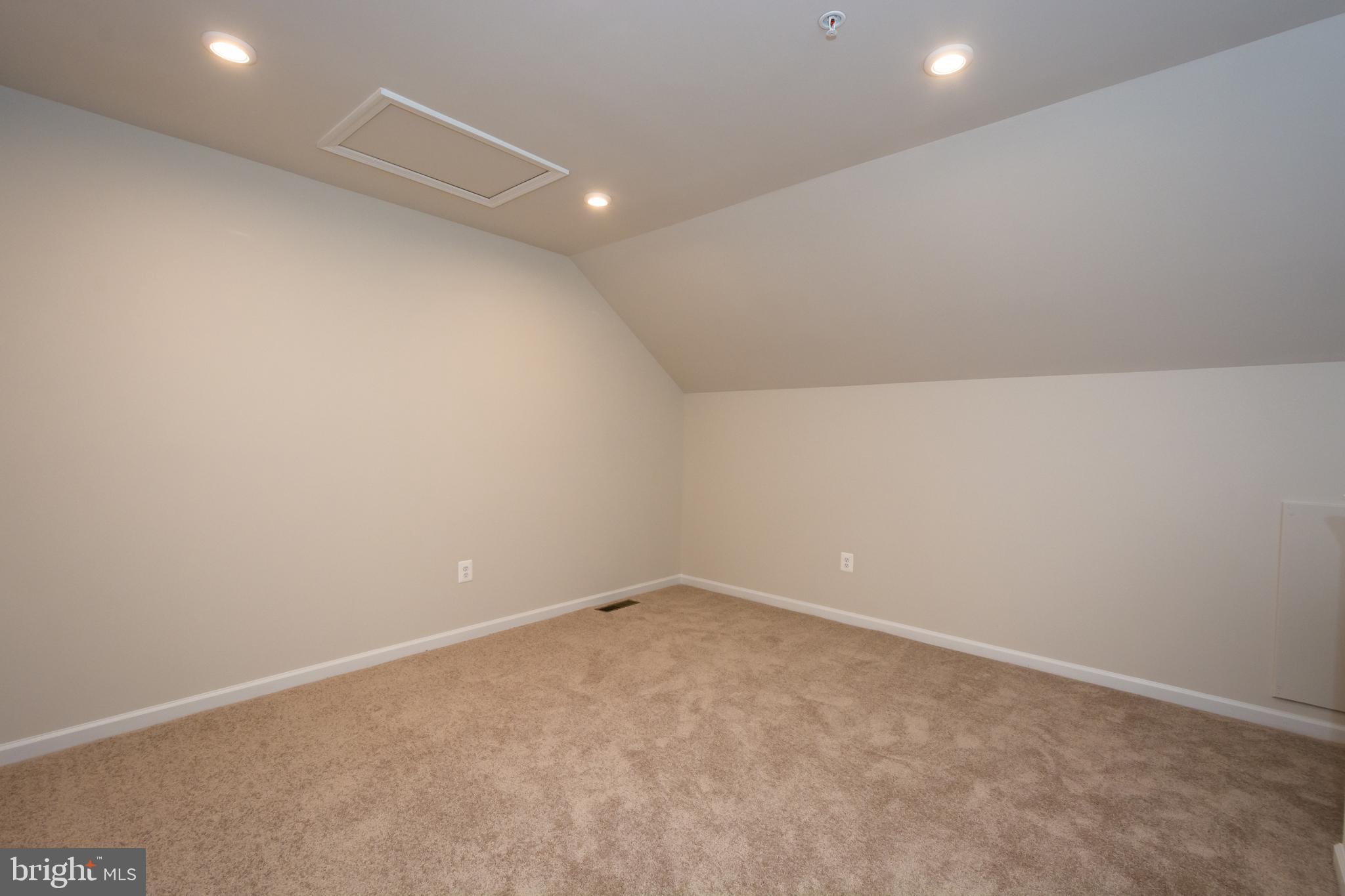 OLDHAM CROSSING - Residential Lease