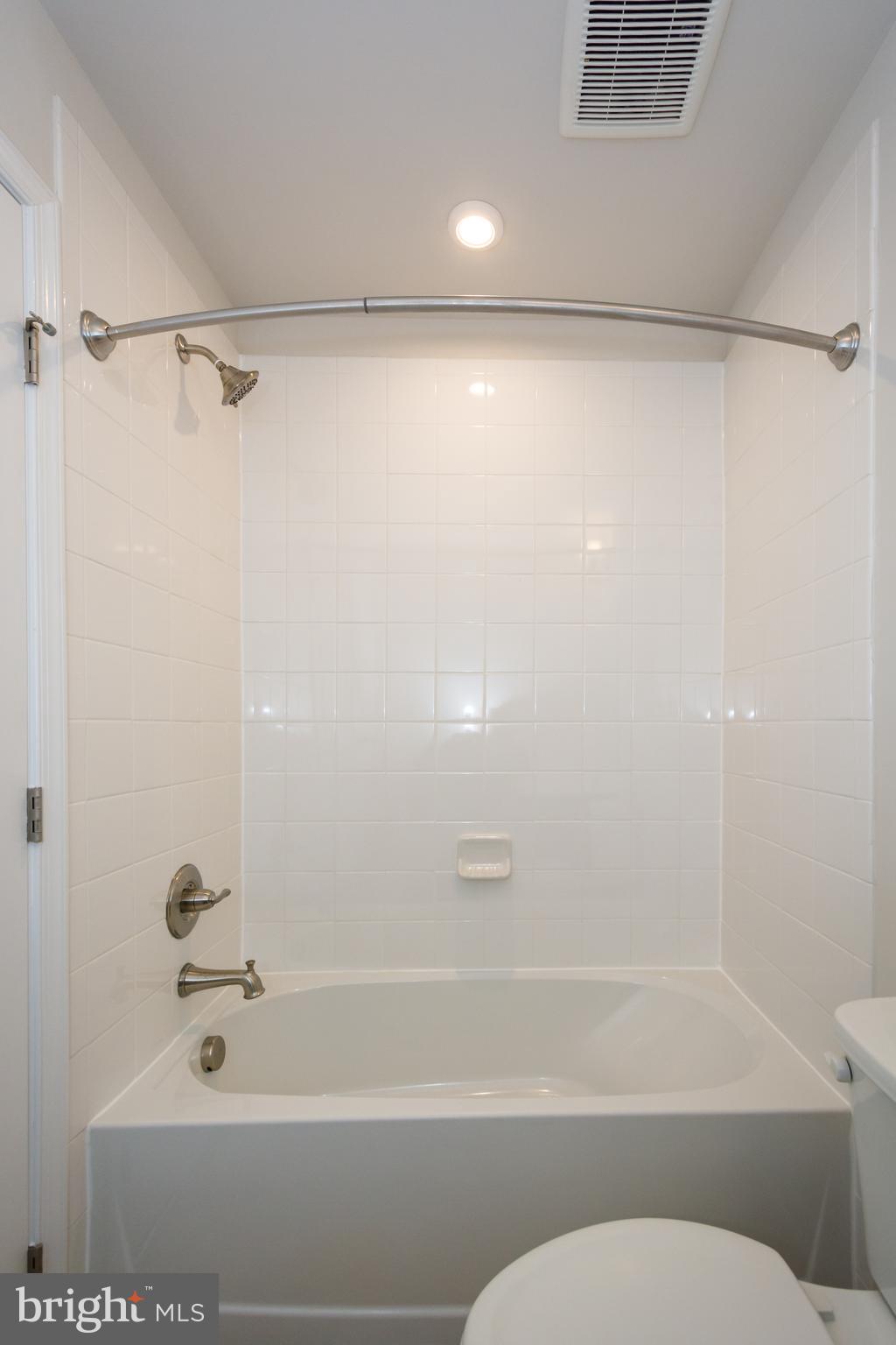 OLDHAM CROSSING - Residential Lease