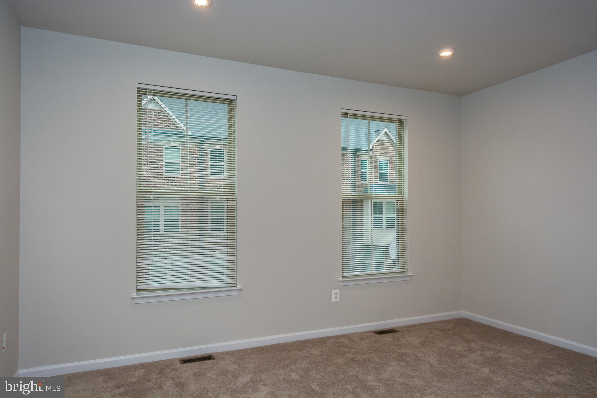 OLDHAM CROSSING - Residential Lease