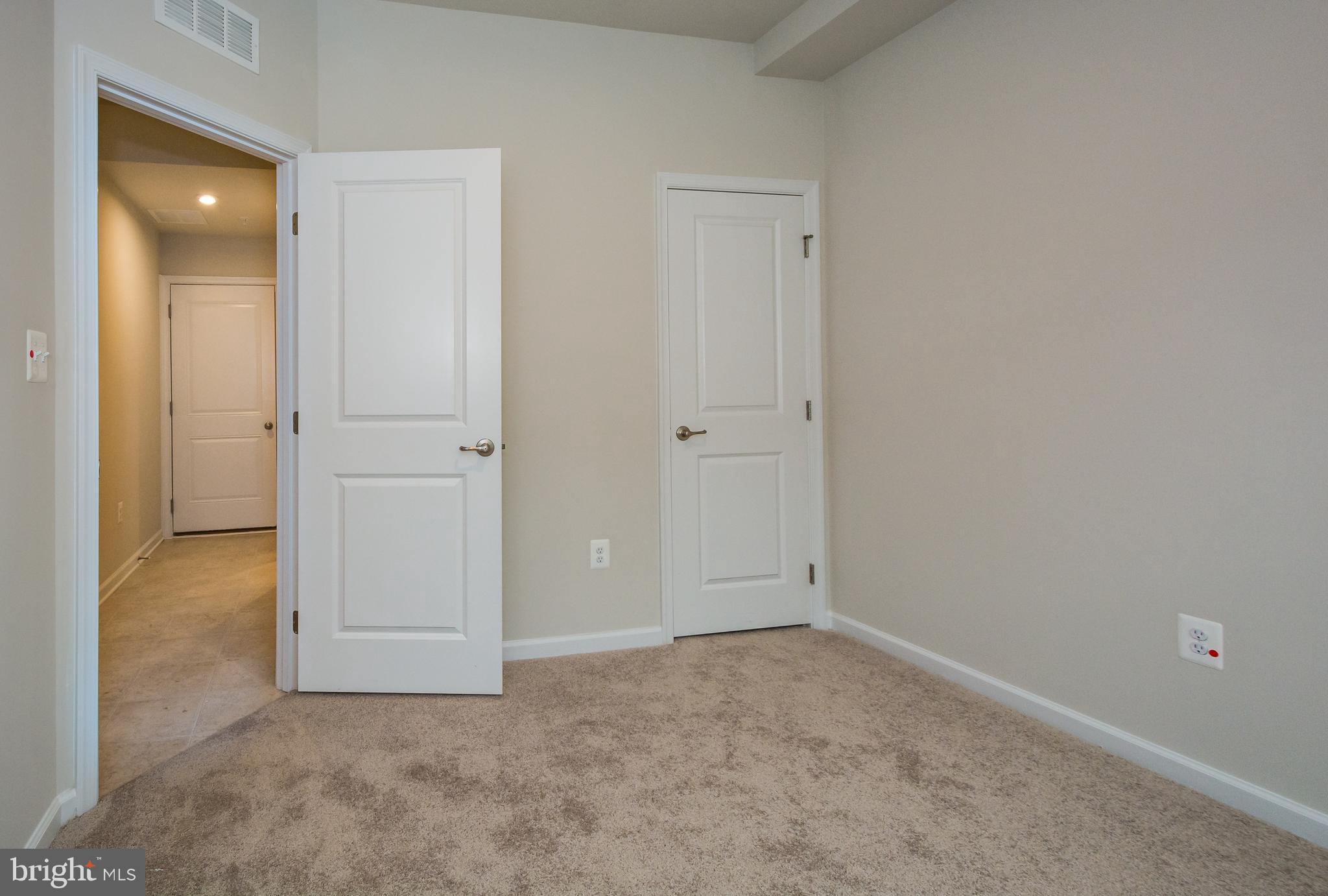 OLDHAM CROSSING - Residential Lease