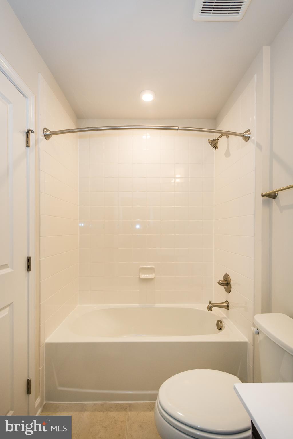 OLDHAM CROSSING - Residential Lease