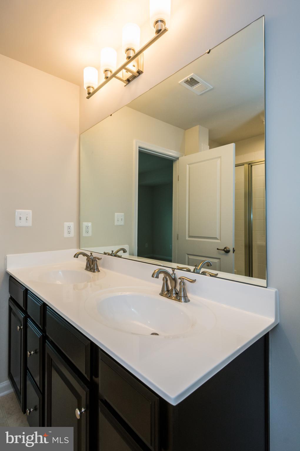 OLDHAM CROSSING - Residential Lease