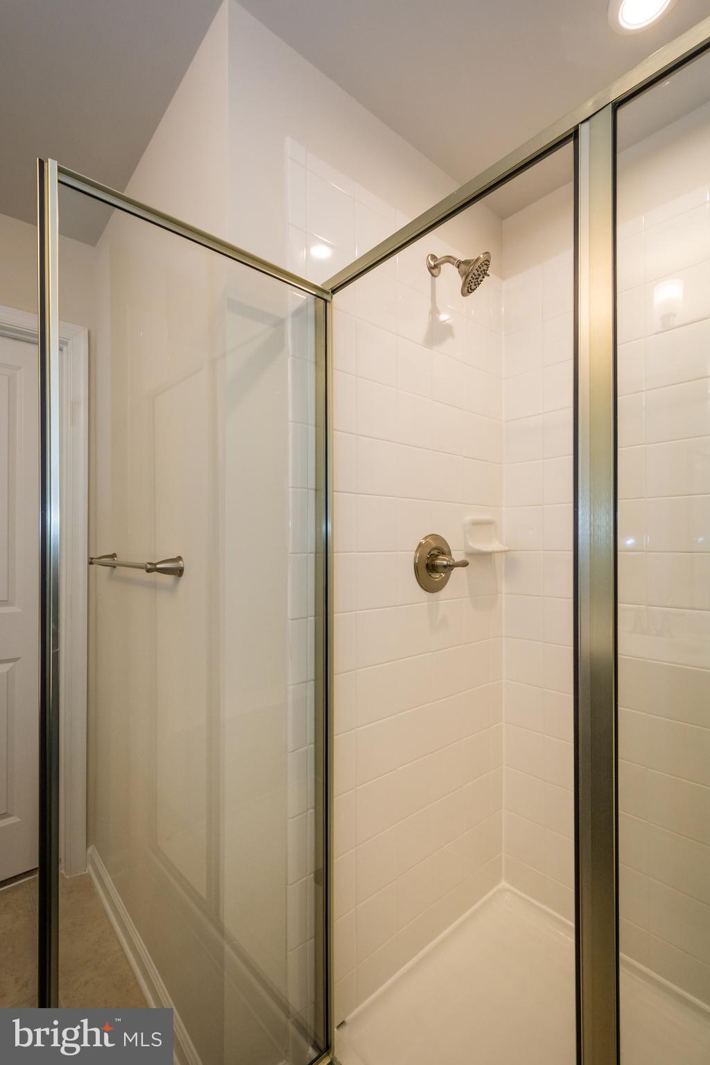 OLDHAM CROSSING - Residential Lease