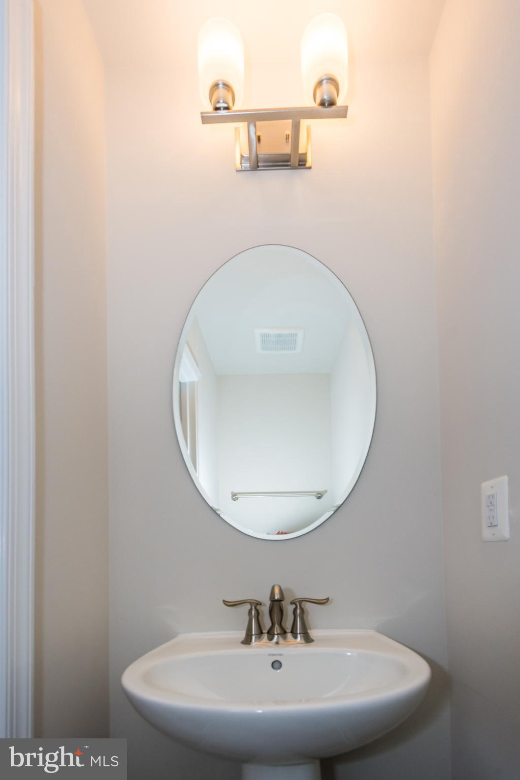 OLDHAM CROSSING - Residential Lease