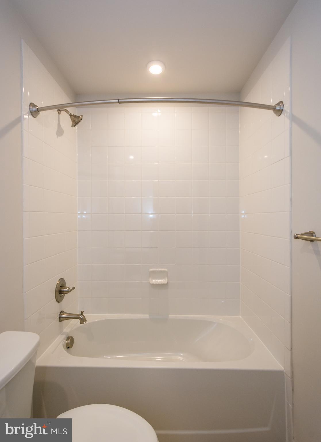 OLDHAM CROSSING - Residential Lease