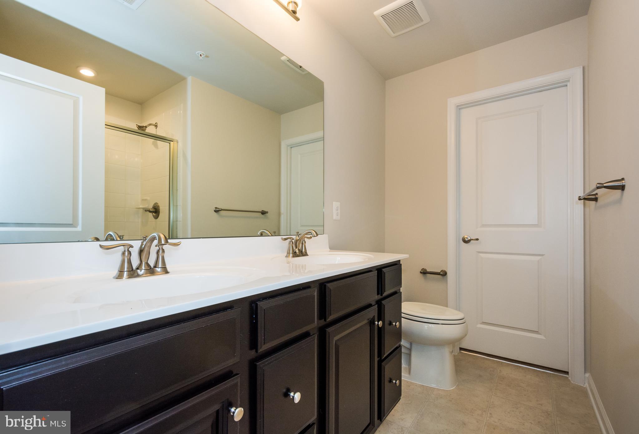 OLDHAM CROSSING - Residential Lease