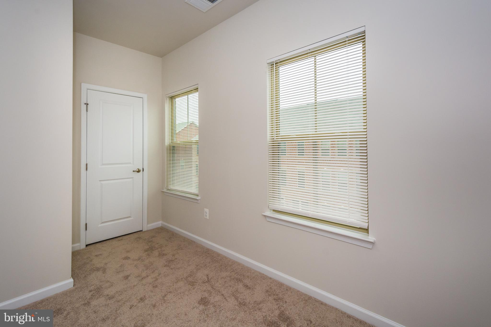 OLDHAM CROSSING - Residential Lease