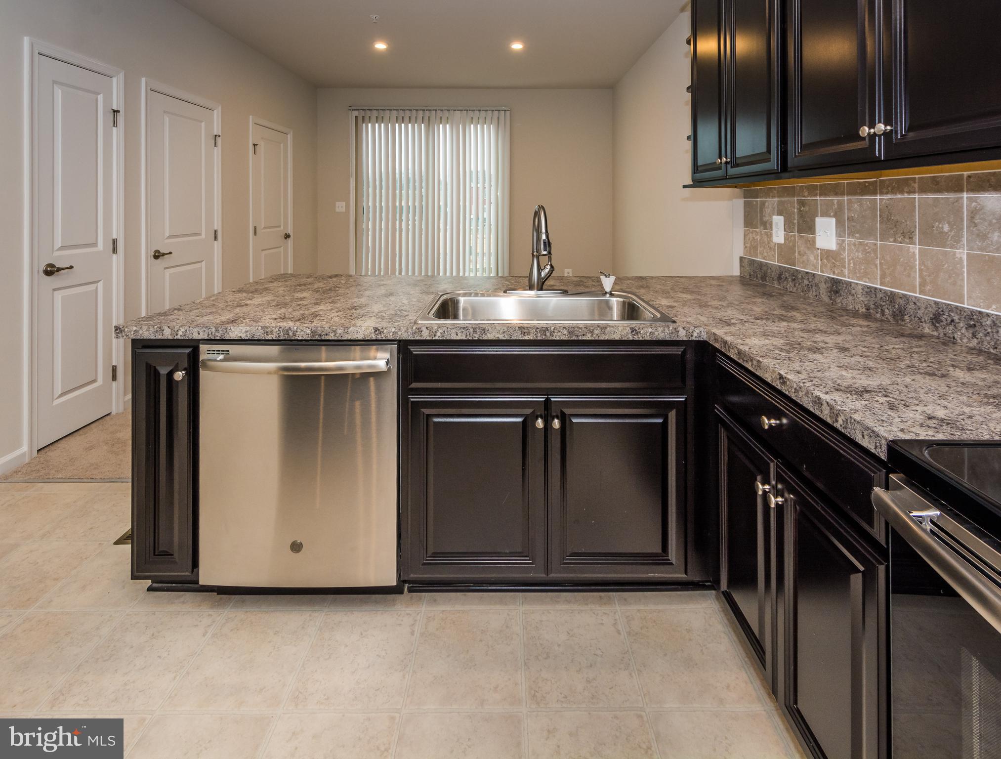 OLDHAM CROSSING - Residential Lease