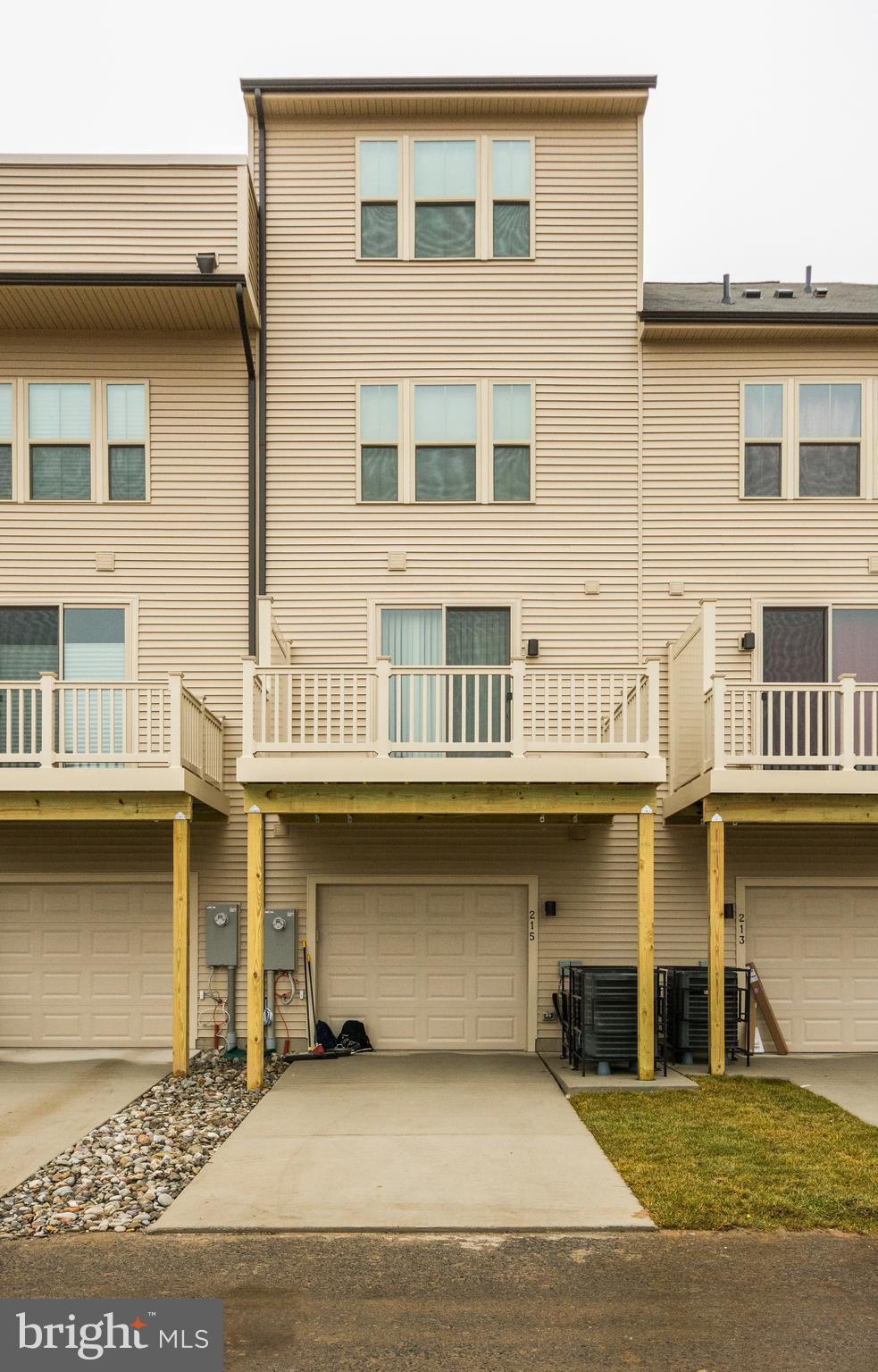 OLDHAM CROSSING - Residential Lease